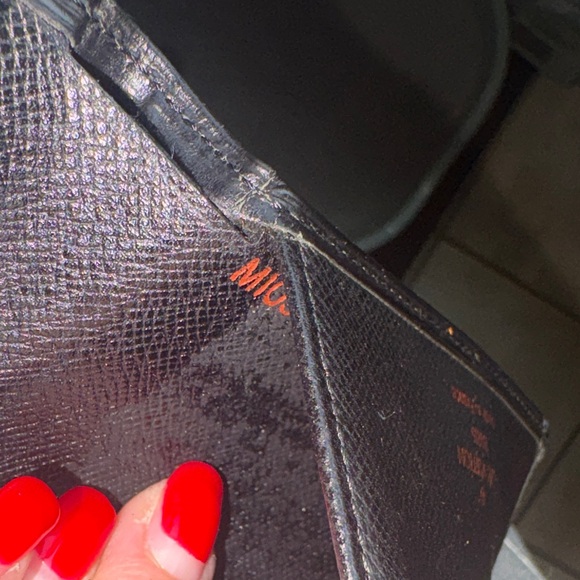 Louis Vuitton Black Epi Leather Wallet in GUC. - Picture 9 of 14